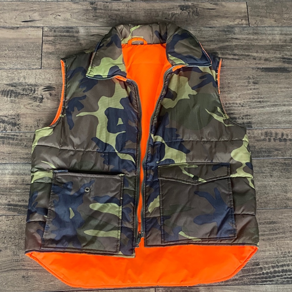Camouflage Puffer Vest with Orange Lining sz Medium